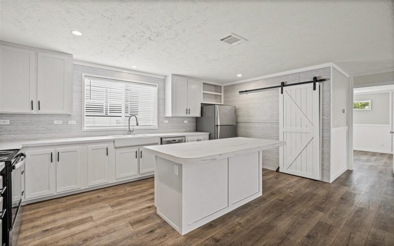 915 Arkansas River Drive, Granbury, TX 76048, 3 Bedrooms Bedrooms, ,2 BathroomsBathrooms,Residential,For Sale,915 Arkansas River Drive,0,21142466