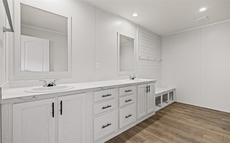 915 Arkansas River Drive, Granbury, TX 76048, 3 Bedrooms Bedrooms, ,2 BathroomsBathrooms,Residential,For Sale,915 Arkansas River Drive,0,21142466