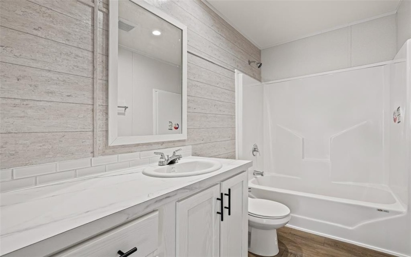 915 Arkansas River Drive, Granbury, TX 76048, 3 Bedrooms Bedrooms, ,2 BathroomsBathrooms,Residential,For Sale,915 Arkansas River Drive,0,21142466