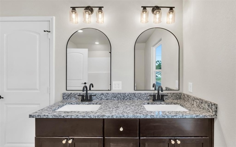 1701 SANDLIN ST, Longview, TX 75602, 3 Habitaciones Habitaciones , ,2 BañosBaños,Residential,En Venta,1701 SANDLIN ST,0,21142620