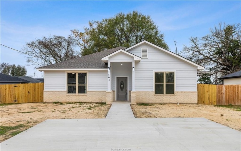504 West Tenth Street, Hearne, TX 77859, 3 Bedrooms Bedrooms, ,2 BathroomsBathrooms,Residential,For Sale,504 West Tenth Street,0,25010328