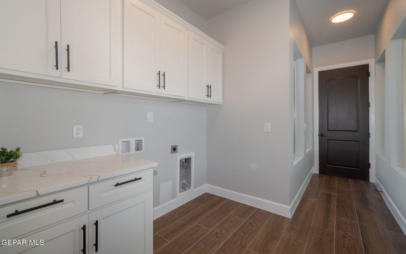 300 RIO DEL RANCHO Court, El Paso, TX 79932, 4 Habitaciones Habitaciones , ,1 BañoBaños,Residential,En Venta,300 RIO DEL RANCHO Court,0,933036