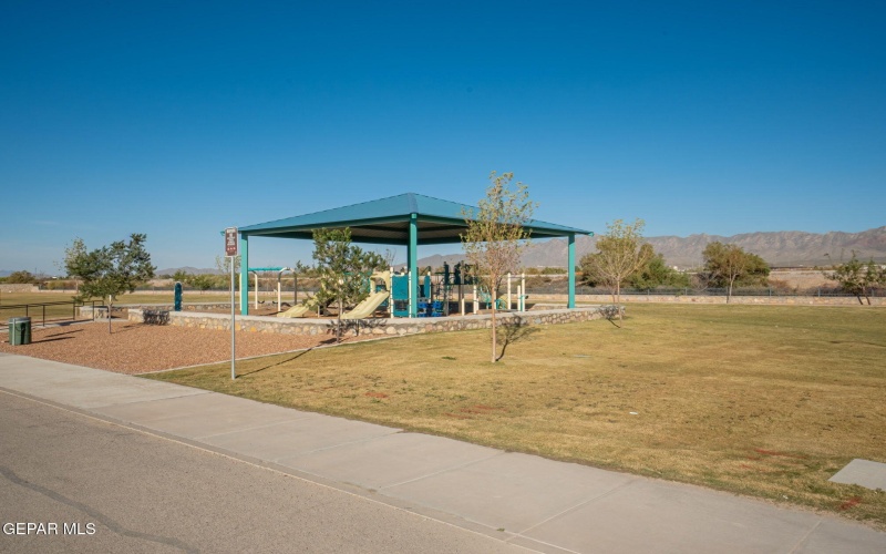 300 RIO DEL RANCHO Court, El Paso, TX 79932, 4 Habitaciones Habitaciones , ,1 BañoBaños,Residential,En Venta,300 RIO DEL RANCHO Court,0,933036