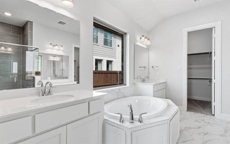 2109 Birch Street, Mansfield, TX 76063, 4 Bedrooms Bedrooms, ,5 BathroomsBathrooms,Residential,For Sale,2109 Birch Street,0,21143621