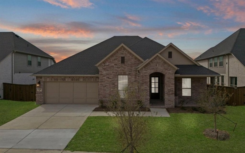 2109 Birch Street, Mansfield, TX 76063, 4 Bedrooms Bedrooms, ,5 BathroomsBathrooms,Residential,For Sale,2109 Birch Street,0,21143621