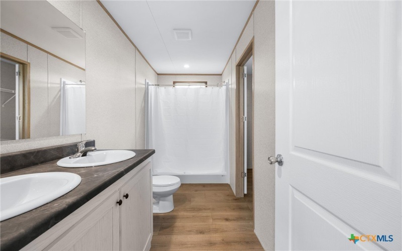 139 Azalea Court, Dale, TX 78616, 5 Bedrooms Bedrooms, ,3 BathroomsBathrooms,Residential,For Sale,139 Azalea Court,0,600922