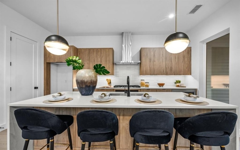 812 W 10th Street, Dallas, TX 75208, 3 Bedrooms Bedrooms, ,2 BathroomsBathrooms,Residential,For Sale,812 W 10th Street,0,21142320