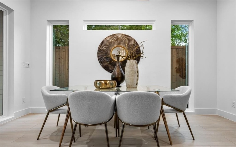 812 W 10th Street, Dallas, TX 75208, 3 Bedrooms Bedrooms, ,2 BathroomsBathrooms,Residential,For Sale,812 W 10th Street,0,21142320