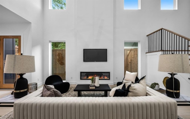 812 W 10th Street, Dallas, TX 75208, 3 Bedrooms Bedrooms, ,2 BathroomsBathrooms,Residential,For Sale,812 W 10th Street,0,21142320