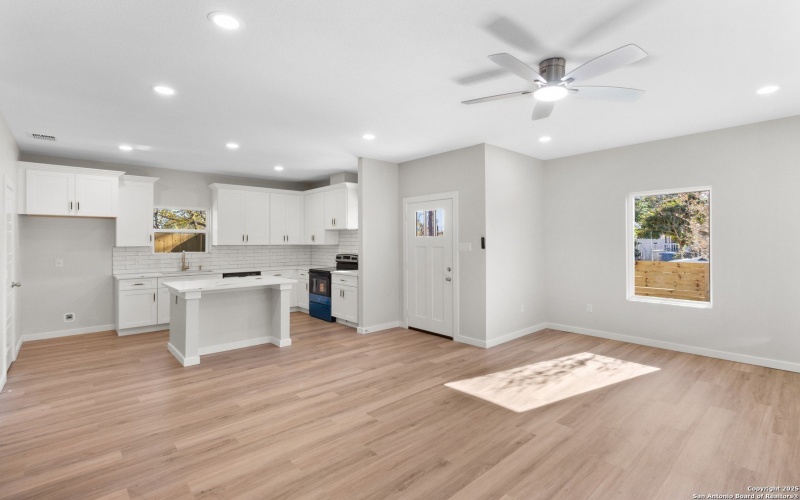 107 Calles St, San Antonio, TX 78207, 3 Bedrooms Bedrooms, ,2 BathroomsBathrooms,Residential,For Sale,107 Calles St,0,1931238