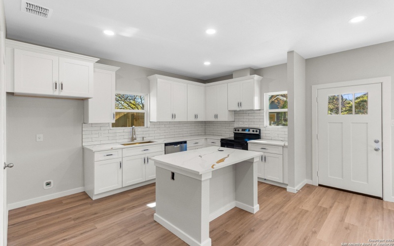 107 Calles St, San Antonio, TX 78207, 3 Bedrooms Bedrooms, ,2 BathroomsBathrooms,Residential,For Sale,107 Calles St,0,1931238