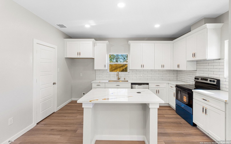 107 Calles St, San Antonio, TX 78207, 3 Bedrooms Bedrooms, ,2 BathroomsBathrooms,Residential,For Sale,107 Calles St,0,1931238