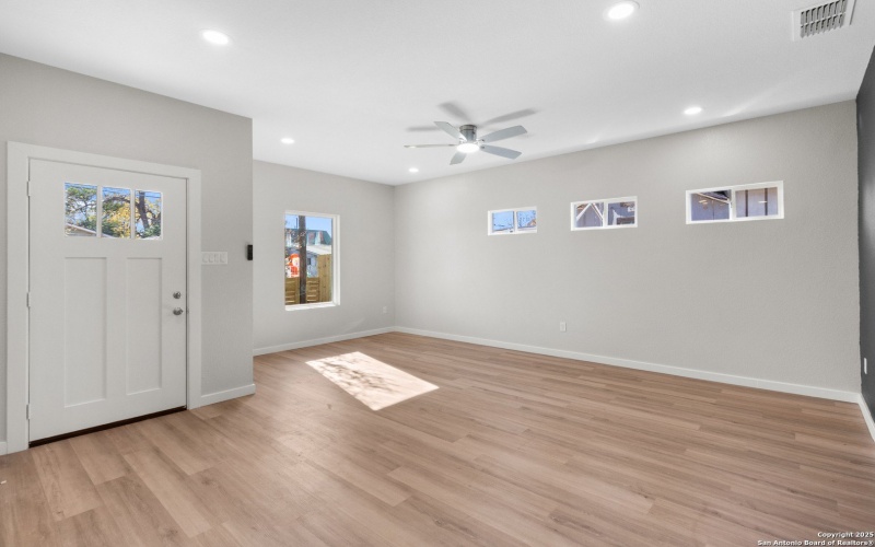 107 Calles St, San Antonio, TX 78207, 3 Bedrooms Bedrooms, ,2 BathroomsBathrooms,Residential,For Sale,107 Calles St,0,1931238