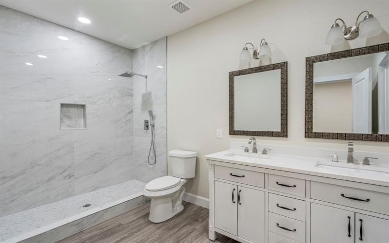 518 S Cockrell Hill Road, Cockrell Hill, TX 75211, 3 Habitaciones Habitaciones , ,2 BañosBaños,Residential,En Venta,518 S Cockrell Hill Road,0,21142339