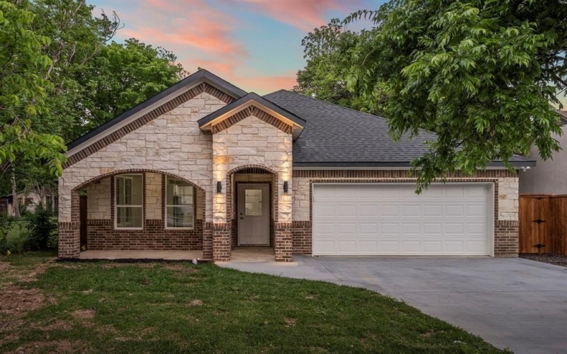 518 S Cockrell Hill Road, Cockrell Hill, TX 75211, 3 Habitaciones Habitaciones , ,2 BañosBaños,Residential,En Venta,518 S Cockrell Hill Road,0,21142339