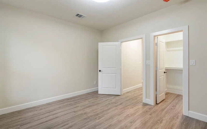 518 S Cockrell Hill Road, Cockrell Hill, TX 75211, 3 Habitaciones Habitaciones , ,2 BañosBaños,Residential,En Venta,518 S Cockrell Hill Road,0,21142339