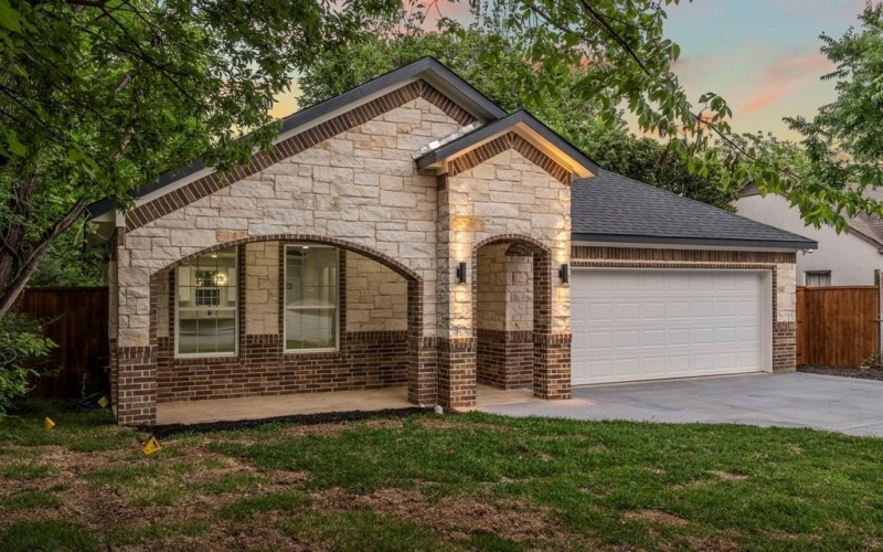 518 S Cockrell Hill Road, Cockrell Hill, TX 75211, 3 Habitaciones Habitaciones , ,2 BañosBaños,Residential,En Venta,518 S Cockrell Hill Road,0,21142339