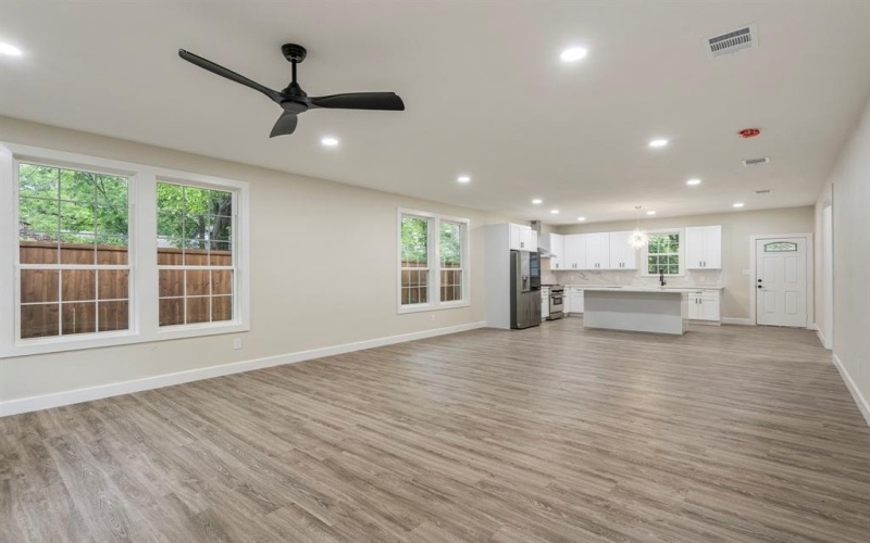 518 S Cockrell Hill Road, Cockrell Hill, TX 75211, 3 Habitaciones Habitaciones , ,2 BañosBaños,Residential,En Venta,518 S Cockrell Hill Road,0,21142339