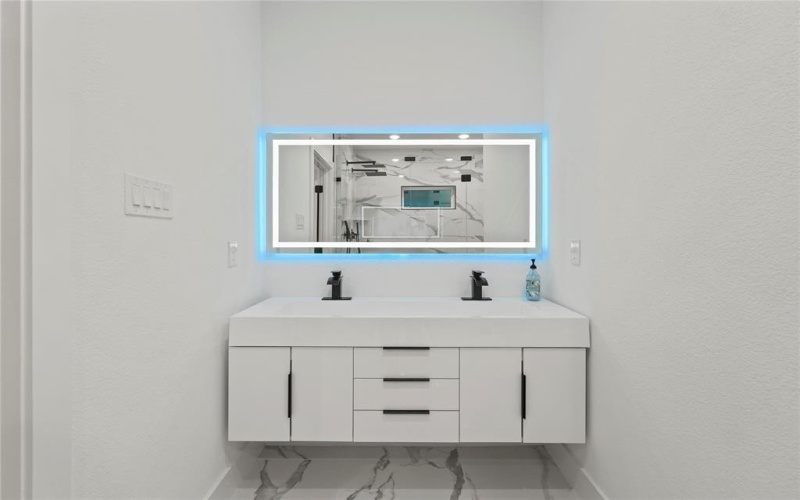 923 Walkway Street, Dallas, TX 75212, 3 Bedrooms Bedrooms, ,3 BathroomsBathrooms,Residential,For Sale,923 Walkway Street,0,21142703