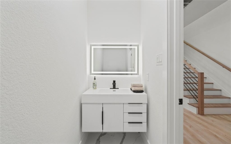 923 Walkway Street, Dallas, TX 75212, 3 Bedrooms Bedrooms, ,3 BathroomsBathrooms,Residential,For Sale,923 Walkway Street,0,21142703