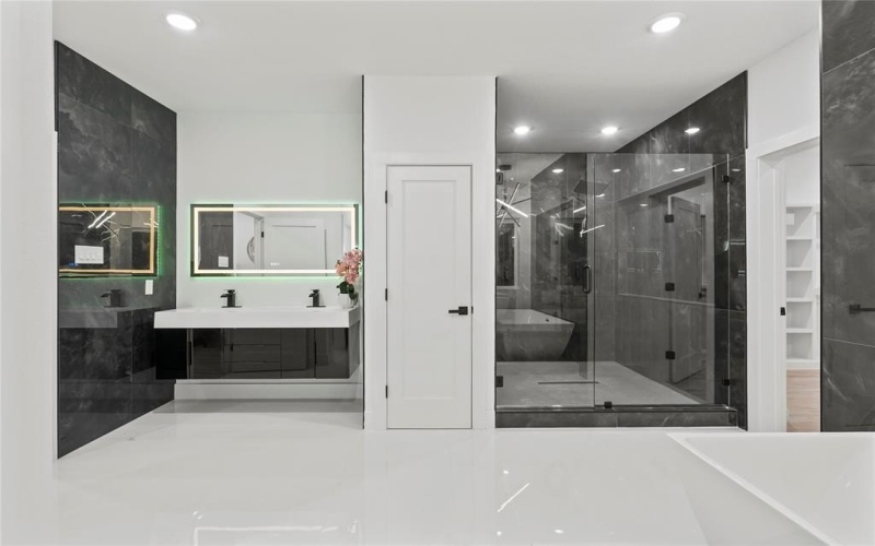 923 Walkway Street, Dallas, TX 75212, 3 Bedrooms Bedrooms, ,3 BathroomsBathrooms,Residential,For Sale,923 Walkway Street,0,21142703