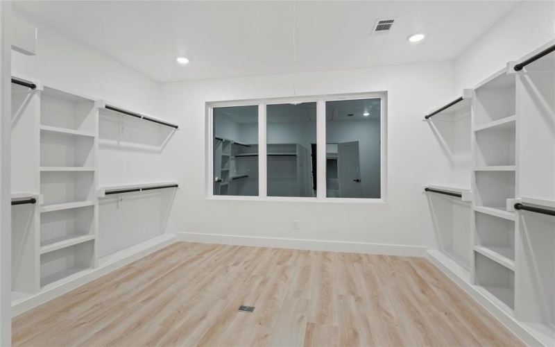 923 Walkway Street, Dallas, TX 75212, 3 Bedrooms Bedrooms, ,3 BathroomsBathrooms,Residential,For Sale,923 Walkway Street,0,21142703