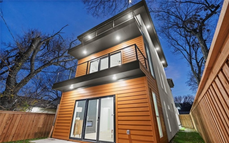 923 Walkway Street, Dallas, TX 75212, 3 Bedrooms Bedrooms, ,3 BathroomsBathrooms,Residential,For Sale,923 Walkway Street,0,21142703