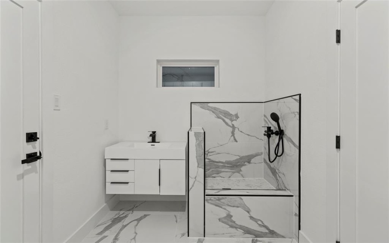 923 Walkway Street, Dallas, TX 75212, 3 Bedrooms Bedrooms, ,3 BathroomsBathrooms,Residential,For Sale,923 Walkway Street,0,21142703