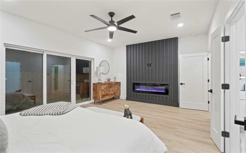 923 Walkway Street, Dallas, TX 75212, 3 Bedrooms Bedrooms, ,3 BathroomsBathrooms,Residential,For Sale,923 Walkway Street,0,21142703