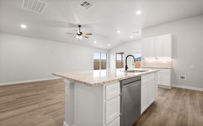 2208 134th Street, Lubbock, TX 79423, 4 Habitaciones Habitaciones , ,2 BañosBaños,Residential,En Venta,2208 134th Street,202552206