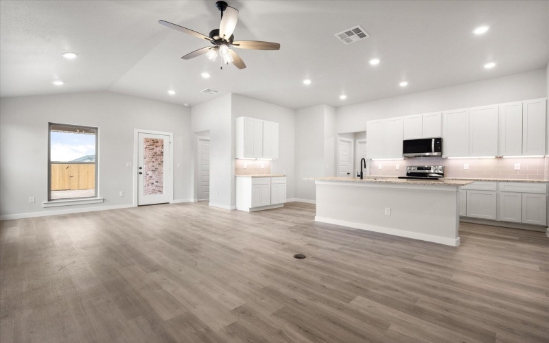 2208 134th Street, Lubbock, TX 79423, 4 Habitaciones Habitaciones , ,2 BañosBaños,Residential,En Venta,2208 134th Street,202552206