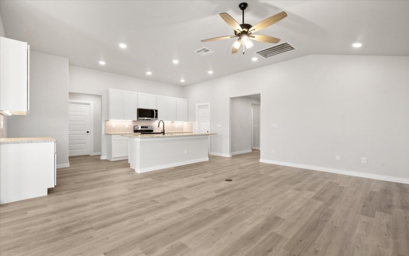 2208 134th Street, Lubbock, TX 79423, 4 Habitaciones Habitaciones , ,2 BañosBaños,Residential,En Venta,2208 134th Street,202552206