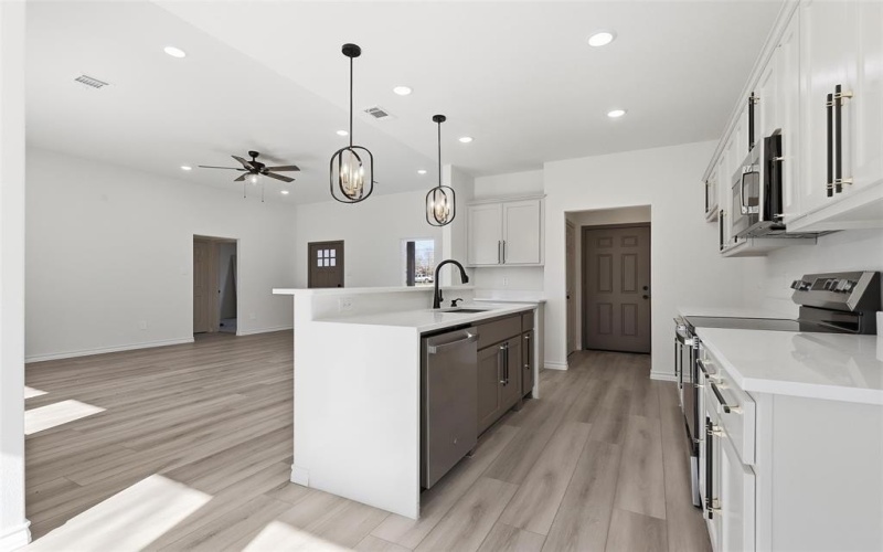 609 W Washington Avenue, Whitney, TX 76692, 3 Bedrooms Bedrooms, ,2 BathroomsBathrooms,Residential,For Sale,609 W Washington Avenue,0,21135544