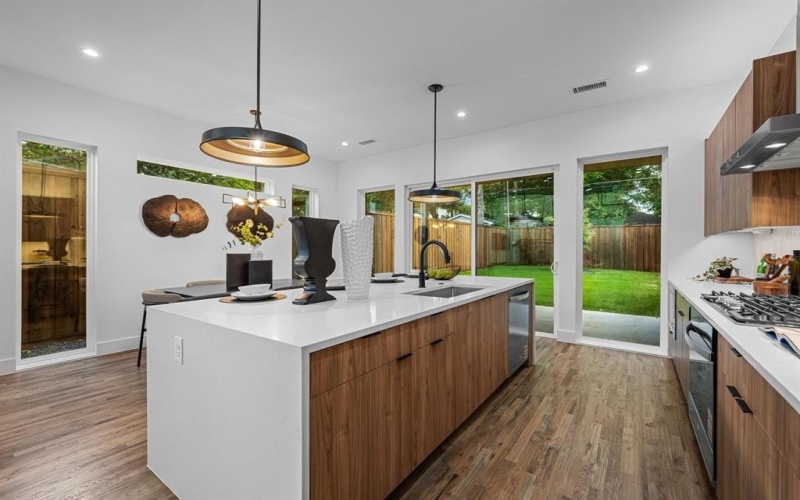 1014 Grandview Avenue, Dallas, TX 75223, 3 Habitaciones Habitaciones , ,2 BañosBaños,Residential,En Venta,1014 Grandview Avenue,0,21112959