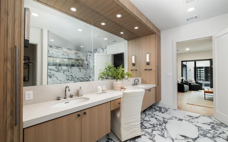 4902 Wenonah Drive, Dallas, TX 75209, 4 Habitaciones Habitaciones , ,5 BañosBaños,Residential,En Venta,4902 Wenonah Drive,0,21142069