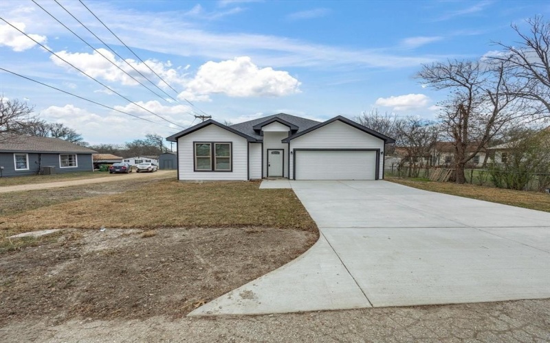 108 N Couch Street, Italy, TX 76651, 3 Habitaciones Habitaciones , ,2 BañosBaños,Residential,En Venta,108 N Couch Street,0,21143877