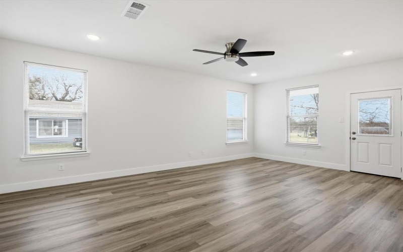 108 N Couch Street, Italy, TX 76651, 3 Habitaciones Habitaciones , ,2 BañosBaños,Residential,En Venta,108 N Couch Street,0,21143877