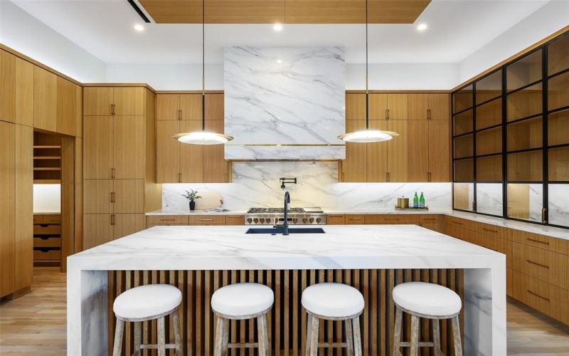 4015 Rochelle Drive, Dallas, TX 75220, 5 Bedrooms Bedrooms, ,6 BathroomsBathrooms,Residential,For Sale,4015 Rochelle Drive,0,21144123