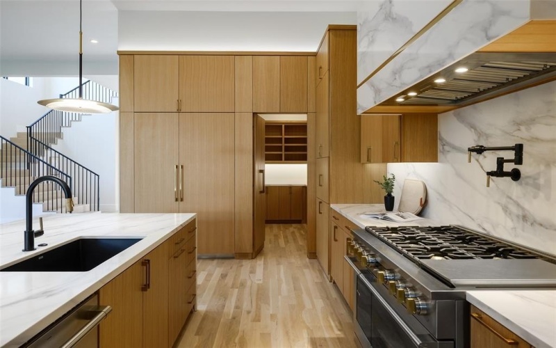 4015 Rochelle Drive, Dallas, TX 75220, 5 Bedrooms Bedrooms, ,6 BathroomsBathrooms,Residential,For Sale,4015 Rochelle Drive,0,21144123