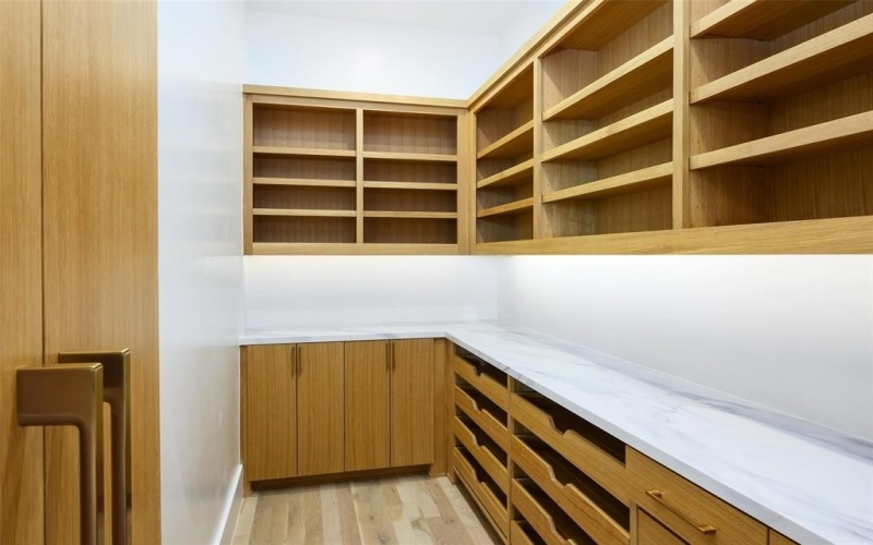 4015 Rochelle Drive, Dallas, TX 75220, 5 Bedrooms Bedrooms, ,6 BathroomsBathrooms,Residential,For Sale,4015 Rochelle Drive,0,21144123