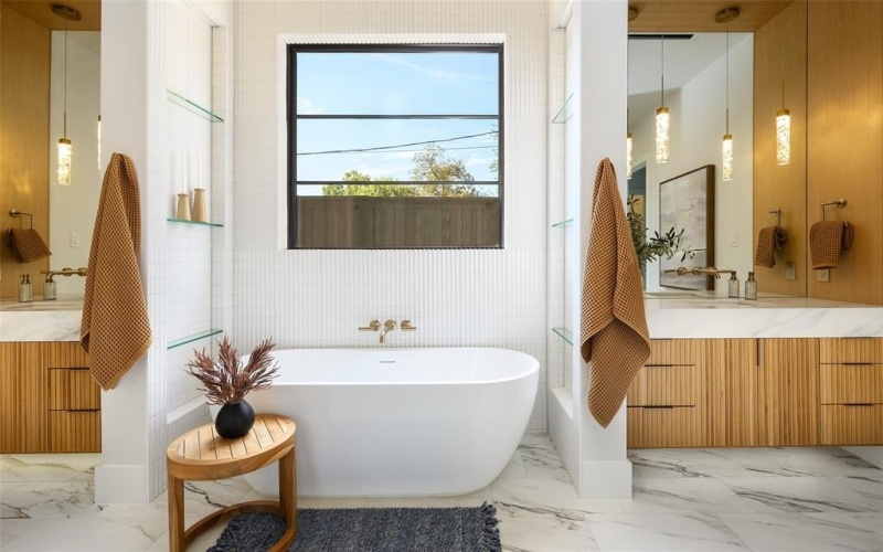 4015 Rochelle Drive, Dallas, TX 75220, 5 Bedrooms Bedrooms, ,6 BathroomsBathrooms,Residential,For Sale,4015 Rochelle Drive,0,21144123