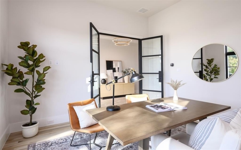 4015 Rochelle Drive, Dallas, TX 75220, 5 Bedrooms Bedrooms, ,6 BathroomsBathrooms,Residential,For Sale,4015 Rochelle Drive,0,21144123