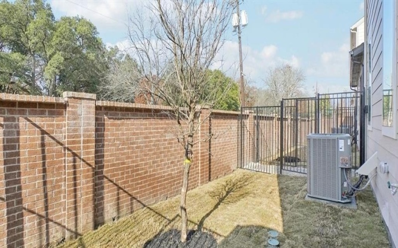 2613 Lost Maples Lane, Dallas, TX 75228, 3 Bedrooms Bedrooms, ,2 BathroomsBathrooms,Residential,For Sale,2613 Lost Maples Lane,0,21144302