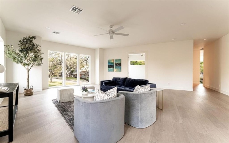 3815 Dunhaven Road, Dallas, TX 75220, 6 Bedrooms Bedrooms, ,6 BathroomsBathrooms,Residential,For Sale,3815 Dunhaven Road,0,21144471