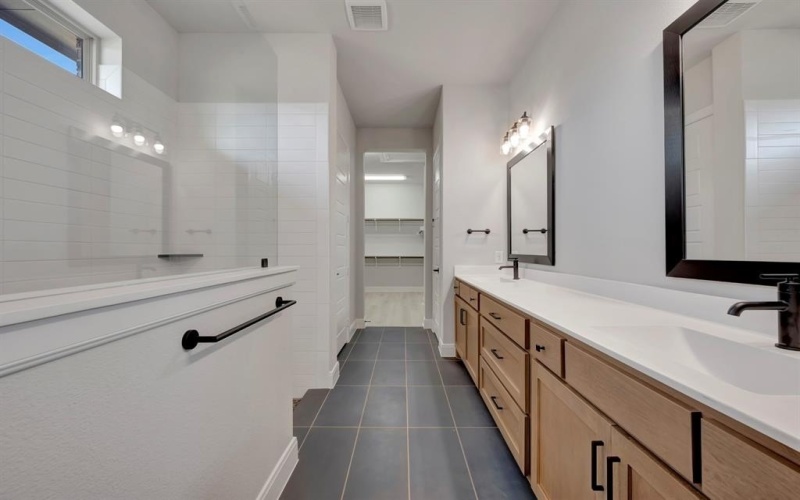 2076 Spotted Fawn Drive, Arlington, TX 76005, 2 Bedrooms Bedrooms, ,2 BathroomsBathrooms,Residential,For Sale,2076 Spotted Fawn Drive,0,21144796