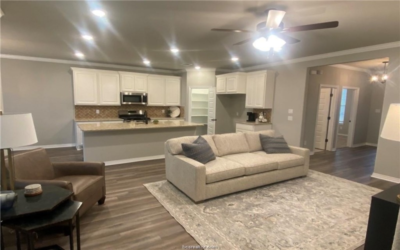 6434 Raleigh Loop, College Station, TX 77845, 4 Bedrooms Bedrooms, ,3 BathroomsBathrooms,Residential,For Sale,6434 Raleigh Loop,0,25013337