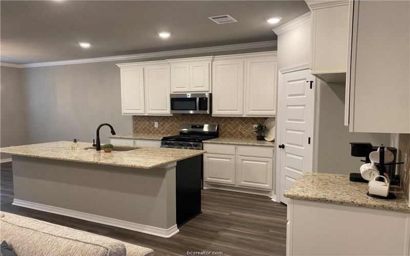 6434 Raleigh Loop, College Station, TX 77845, 4 Bedrooms Bedrooms, ,3 BathroomsBathrooms,Residential,For Sale,6434 Raleigh Loop,0,25013337