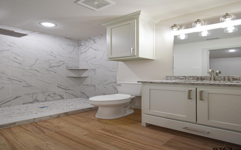 1417 E Earle St, Tyler, TX 75702, ,11 BathroomsBathrooms,Residential Multi Family,For Sale,1417 E Earle St,0,25011148