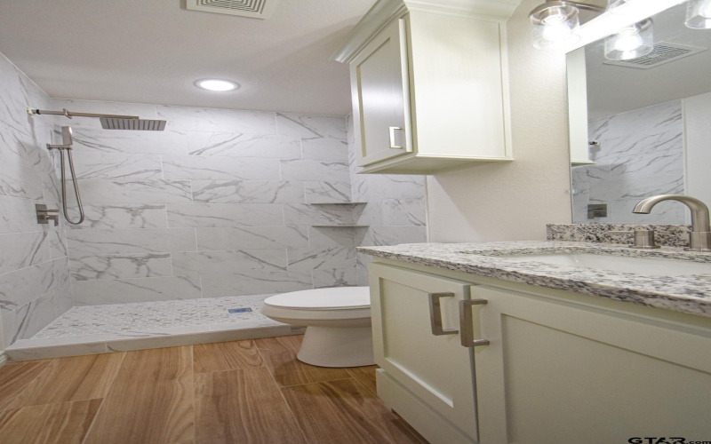 1417 E Earle St, Tyler, TX 75702, ,11 BathroomsBathrooms,Residential Multi Family,For Sale,1417 E Earle St,0,25011148