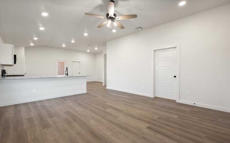 7021 14th Street, Lubbock, TX 79416, 3 Habitaciones Habitaciones , ,2 BañosBaños,Residential,En Venta,7021 14th Street,0,202600086